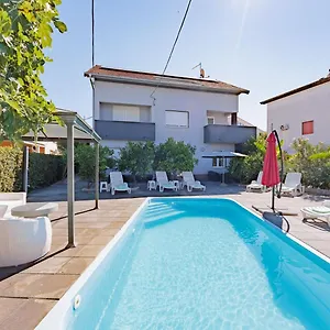 Crowonder Lucky House With Pool And Patio 30 Meters From The , Zadar Croatie