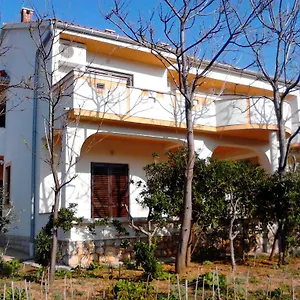 Apartman Kresimir Beauty With Shadow Trees And Parking Place Pag Town