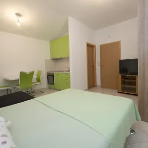 Apartament Tesija