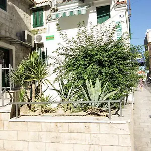 Apartament Kuca Mala