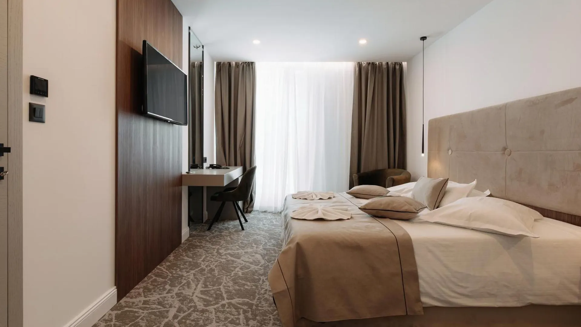 Hotel Fanat Split 4*,  Croatia